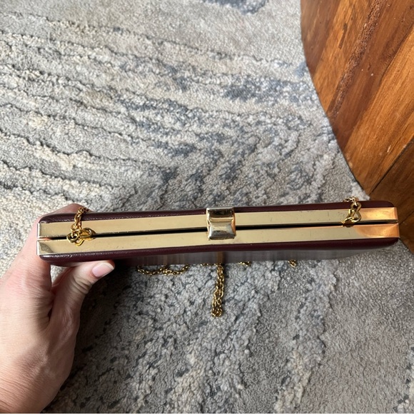 Vintage 70's Burgundy Clutch With Gold Chain Clasp Closure - Picture 5 of 8